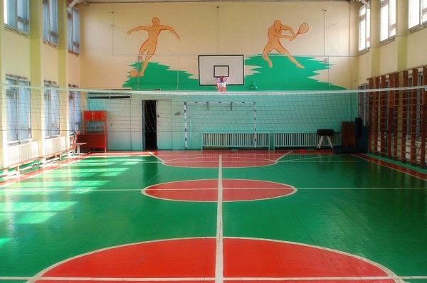 Типичный школьный спортзал