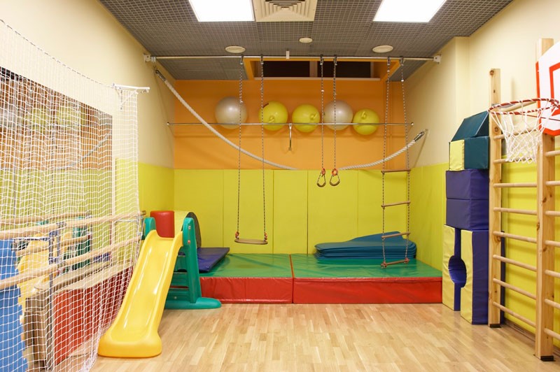 Гимнастические мячи, маты, лабиринты, баскетбольный щит, шведская стенка для развития ребенка.jpg